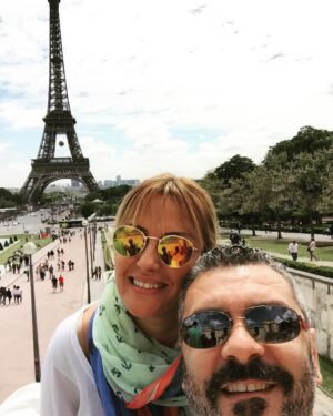 Necmi Yapıcı Instagram - Evliliğimizin 6. Yılı bitti Nihom 🧿❤️🔥🎂♾ İyi ki o gün kulise gelmişsin ve ben sana o bakışı iyi ki atmışım @nihandurukan 😃😉 Nice senelerimiz olsun Aşkla sağlıkla🙏❤️ Seni çok seviyorummmm