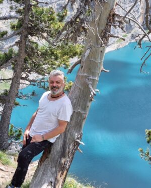 Necmi Yapıcı Instagram - Bir kaç gündür paylaşımlarla @gulegulegultekinle programı için çektiklerimizden bir kaç küçük görüntü ve fotoğraf paylaştım asıl macera , tehlike , adrenalin , komedi, gerilim  programda olacak 😎 Çooook eğlenceli oldu bizim için . Hayatım boyunca unutamayacağım dört gün yaşadık sevgili dostumuz Gültekin Kiltan ile ( @boafilm ) Sonsuz teşekkürlerimizle 🙏💜💐