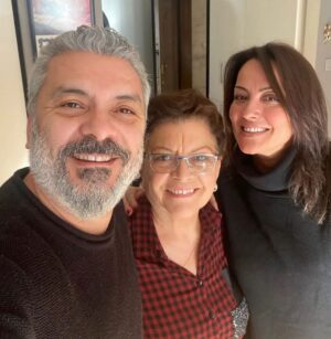 Necmi Yapıcı Instagram - Canım ANAM bugün anneler günü tüm annelerin günü kutlu olsun , senin gibi evlatlarına hem analık hem de babalık yapmış  annelerin günü daha da kutlu olsun 🙏❤️🤗🎂 Seni çok seviyorum 😘😘😘 @hacer.yildirim54 @nihandurukan