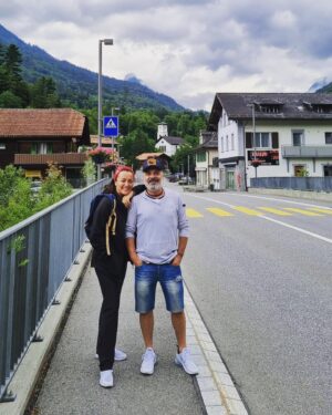 Necmi Yapıcı Instagram - Sevgili dostum güzel insan Gültekin Kiltan @boafilm sayesinde görmediğimiz yerleri görüyoruz ve bunu bir youtube programı olarak çekiyoruz 🙏😘💜 #grimselblick #switzerland @nihandurukan  @gulegulegultekinle Çok yakında youtube da 😎