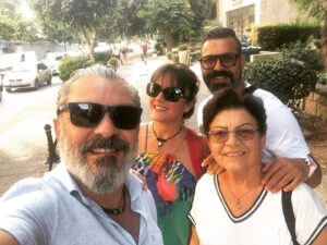 Necmi Yapıcı Instagram - Beş gün ne çabuk geçti .. Ama güzel zaman geçirdik 🤗Seneye tekrar görüşmek üzere canım anam, canım kardeşim .. Sizi seviyorum ❤️❤️❤️