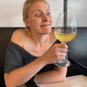 Ned Fulmer Instagram - Happy Mothers Day! @arielmfulmer you are so strong, so fearless. May your chardonnay be ever-flowing 🥰
