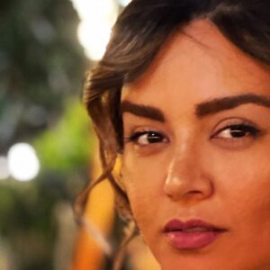 Neda Ghasemi Instagram - .
دلم نمیخواهد هیچ چیز یا هیچکس دیگری غیر از آنچه هستم باشم
من چه و که هستم؟
من حاصل جمع همه ی چیزهایی هستم که بر من گذشت همه ی آنچه شاهد بودم و همه ی آنچه که بر سرم آمد. من همه ی کسان و چیزهایی هستم که بودنشان در جهان بر من اثر گذاشت و از من اثر گرفت. من همه ی چیزهایی هستم که بعد از رفتنم اتفاق می افتد و اگر نیامده بودم اتفاق نمی افتاد.
برای فهمیدن من باید دنیایی را به کام بکشید. 

۱۴۰۳/۳/۳۰ 🌟💫

#تولد