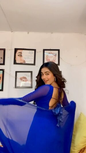 Neeharika Roy Instagram - Use Kahon Kabhi Saamne To Aaye !!😉🙈🧿

#neeharikaroy #radhika #bollywood #song #reelsinstagram #trendingreels