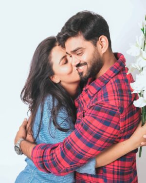 Neha Gowda Instagram - @reflectionsbysupriya 

I just wanted to take a moment to thank you for the amazing pictures you took of me and Chandu for our pregnancy reveal. They turned out exactly how we wanted—simple and beautiful, capturing this special moment perfectly. Your talent and attention to detail truly shine through, and we couldn’t be happier with the results.

Thank you again for helping us create such wonderful memories.