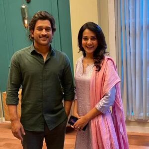 Neha Jhulka Instagram - Omg 
With Captain Cool himself 
Everything heard about him just so true.
Humble , Calm, Genuine , Sweet, soo natural...so lovable

Grateful for this opportunity to meet the man himself..The Cricketer who deserves all the love and respect. 
Glad to shoot an ad with him..
Happy to play his Onscreen Wife.

Had my fan girl moment 🤩
He got us our World Cup in 2011 😍
#dhoni #dhonifan #cricketlover #shootdiaries🎥 #shootlife #advertising #grateful🙏 #msdhoni #captaincool😎 #worldcup #fan #actorslife
