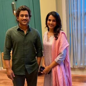 Neha Jhulka Instagram - Omg 
With Captain Cool himself 
Everything heard about him just so true.
Humble , Calm, Genuine , Sweet, soo natural...so lovable

Grateful for this opportunity to meet the man himself..The Cricketer who deserves all the love and respect. 
Glad to shoot an ad with him..
Happy to play his Onscreen Wife.

Had my fan girl moment 🤩
He got us our World Cup in 2011 😍
#dhoni #dhonifan #cricketlover #shootdiaries🎥 #shootlife #advertising #grateful🙏 #msdhoni #captaincool😎 #worldcup #fan #actorslife