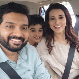Neha Jhulka Instagram - Aaj ki family 
Family of the Day
#shooingdiaries #happyfamily #reellife #actorslife #happy #gratitude🙏 #fun