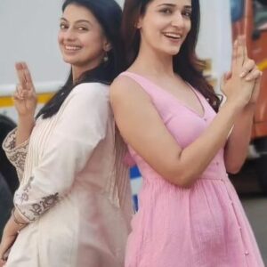 Neha Jhulka Instagram - When you shoot with friends 
When it's an early pack up
When it's a golden hour 

Click click time,  no filter needed
The inner happiness n glow is enough🥰😇