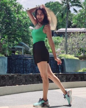 Neha Jhulka Instagram - Look at the greener side of Life
🍃 🍃 
One with nature...Current favorite colour 

#colour#colourofnature #colouroftheday #green #Happy #holidays #funday #gratitude🙏 #travelgram