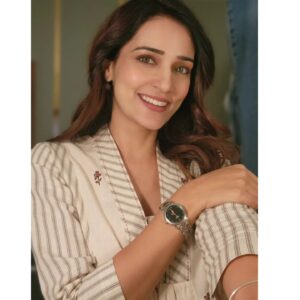 Neha Jhulka Instagram - U r Enough 

Vanity van clicks