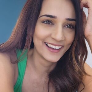 Neha Jhulka Instagram - When you just feel pretty n wow....
Pleasant n blissful 😊 ☺️ 
It comes from within 

#colouroftheday #photooftheday #pretty #closeup #selfietime #click #Happy #smilemore