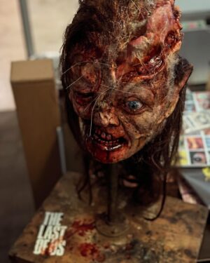 Neil Druckmann Instagram - Look at this beautiful gift we got from @unistudios @horrornights!