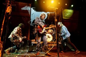 Neil Young Instagram - LOVE EARTH 
🎶🌎🖤
 
photo @joeymartinez