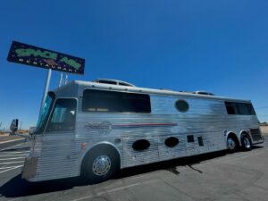 Neil Young Instagram - see you soon phoenix 👽💚🎶