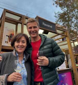 Neilas Katinas Instagram - Por que siempre encontramos los mejores Vinos con @vinaravanal , estuvimos en la Vendimia de Av Italia acompañando esta Viña Familiar 
Y para ti cual es el mejor vino de @vinaravanal 
Todos los socios cuentan con el 15% de descuento