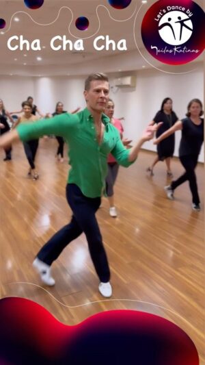 Neilas Katinas Instagram - Estos son los 4 ritmos de Ballroom Social que bailarás junto a @neilaskatinas en su Club Social @lets_dance_by_neilas 
RUMBA♦️SAMBA♦️JIVE♦️CHA CHA CHA
Lunes a Jueves 19:30hrs en el @hotel.director 
Planes desde 4 clases al mes x $49.000
NO NECESITAS SABER DE BAILE, SOLO GANAS DE PASARLO BIEN Y CONOCER GENTE NUEVA 
#nosvemosbailando #letsdance #neilaskatinas