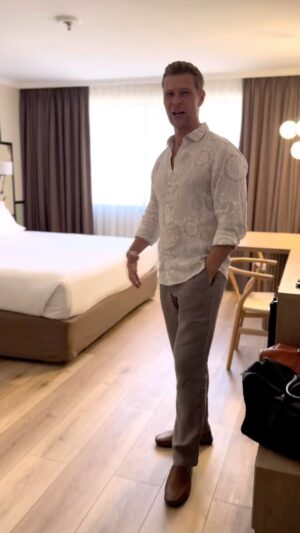 Neilas Katinas Instagram - @neilaskatinas tuvo el agrado de estrenar las nuevas habitaciones de @hotel.director en Av Vitacura 3600
Colores cálidos , vanguardistas y mucho estilo , para hacer de un descanso inolvidable en este Clásico de Vitacura .
#neilaskatinas #letsdance #nosvemosbailando