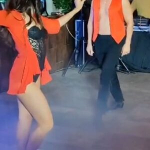 Neilas Katinas Instagram - Un poco del último show en las fiestas temáticas de @lets_dance_by_neilas 🤩. Bailando con el seco @neilaskatinas ❤️