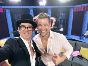 Neilas Katinas Instagram - Este@miércoles no te pierdas. #laultimadeldia  con el gran @neilaskatinas  Por @wapp.cl. Con el auspicio de @vintageopticas 🇨🇱❤️🥂