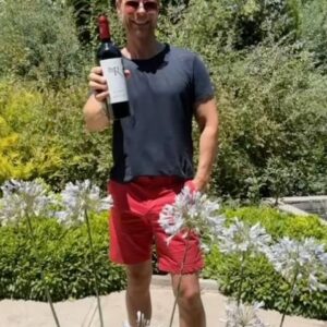 Neilas Katinas Instagram - Disfrutando el verano con el MR de @vinaravanal 😍🍷

#vine #vino #viñaravanal #neilaskatinas
