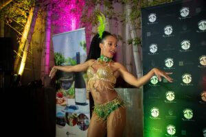 Neilas Katinas Instagram - CARNAVAL otro evento de @lets_dance_by_neilas 
Así se vivió junto a tod@s l@s soci@s del club social de @neilaskatinas en el @hotel.director 

Gracias a nuestros amigos Sponsors 
@hotel.director 
@clinicaglowing 
@skinlab_cl 
@vinaravanal 
@valdiviesochile 
@pasteleriacandelle 

Show a cargo de @neilaskatinas @nicolegaultier @cami.escala @paula.valdivieso.5 @yenima_24 

Música de @danieladuartedj 
Decoración de @j.jnovedades 
Pelo y look de Neilas @therosdwellab @rosdwel_m 
Fotos de @sofiafurniel 
PRÓXIMO EVENTO VIERNES 3 MAYO🔴RED & BLACK⚫️