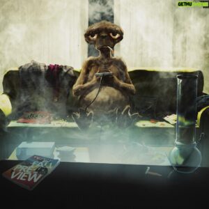 Neill Blomkamp Instagram - 2nd image of pop culture remix. Baked #ET by @digdig09 #popcull