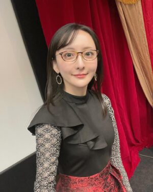 Neki Matsuzawa Instagram - AT-X開局25周年アニメランキングスペシャル、公開収録お越しくださった皆様ありがとうございました。

小野坂昌也さん&ローランドさんと会場を巻き込んだやりとりが面白過ぎて、収録が大幅に押しましたが観覧の皆様は無事ご帰宅されたのでしょうか。

言っちゃいけないことのオンパレードで、個人的に今年一番笑った現場でした。皆さんと撮ったお写真は、またオンエアが近くなったらお知らせさせてください。

AT-Xにて、12月29日(金)22:00～23:30放送予定です。お楽しみに✨

お衣装がスペシャル感があってとても素敵でした🌹✨
tops @immez_official
onepiece @wildlilydaikanyama