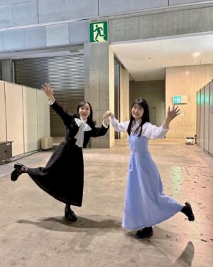 Neki Matsuzawa Instagram - はやみん♡♡♡

移動中に目の前から好みの女性が歩いてくるなと思ったら早見沙織ちゃんで、嬉し過ぎてお写真撮りました。笑

お靴を履き替える前なのに、ありがとうございます！

#animejapan2024
#早見沙織 さん