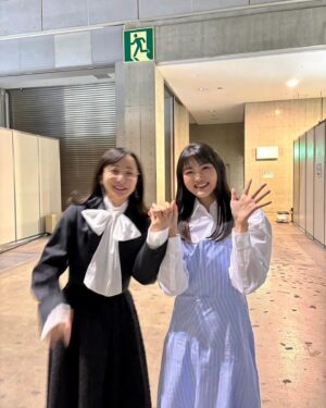 Neki Matsuzawa Instagram - はやみん♡♡♡

移動中に目の前から好みの女性が歩いてくるなと思ったら早見沙織ちゃんで、嬉し過ぎてお写真撮りました。笑

お靴を履き替える前なのに、ありがとうございます！

#animejapan2024
#早見沙織 さん