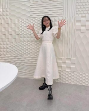 Neki Matsuzawa Instagram - このピアス、100円くらいのやつ👂🏻笑

残り1ヶ月を大切に…と言った矢先に年明けの番組収録でした。いつも散らかった顔をゴリゴリ整えてくださる夏妃さん、ありがとうございます💆🏻‍♀️

最近、友人にいただいたラメを目の下につけるのが好きなのですが、大丈夫かな？👁️✨

set-up
@celford_official 
boots
@31philliplim 
(私物)