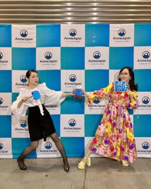 Neki Matsuzawa Instagram - アニメジャパン【推しの子】ステージ、有馬かなのお声を担当されている潘めぐみちゃんと。
肩がsexyだったので確認させていただきました。笑

テレビアニメ第2期の最新情報で大盛り上がりでしたが、当たり前のように東京ブレイドの紹介だったのが面白かったです。

お衣装は作品に沿ったカラフルなイメージで、足元にMEMちょを添えて。

one-piece
@adelly.tokyo
accessory
@matildarose_official
shoes
@charleskeith_jp

推しの子旋風は更に続きそうですね。

#推しの子
#oshinoko 
#AnimeJapan2024