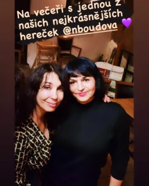 Nela Boudová Instagram - Krásné setkání na večeři  s jednou  z našich nejlrásnějších hereček Nelou Boudovou 🤍🤍🤍úžasným člověkem 🤍A Nelinko ještě jednou všechno nejlepší k Tvému včerejšímu  svátku 🌺🌺🌺 #nela #divadlo #ordinace #kouc #love #czechgirl #pragueworld #like #reelsinstagram #bIoggersky #carousel #theatre #nice #bIoggerlovely #beautifulgirls #picotheday #photooftheday #be #beautiful # visit 👉 @n.boudovaa