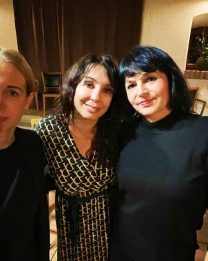 Nela Boudová Instagram - Krásné setkání na večeři  s jednou  z našich nejlrásnějších hereček Nelou Boudovou 🤍🤍🤍úžasným člověkem 🤍A Nelinko ještě jednou všechno nejlepší k Tvému včerejšímu  svátku 🌺🌺🌺 #nela #divadlo #ordinace #kouc #love #czechgirl #pragueworld #like #reelsinstagram #bIoggersky #carousel #theatre #nice #bIoggerlovely #beautifulgirls #picotheday #photooftheday #be #beautiful # visit 👉 @n.boudovaa
