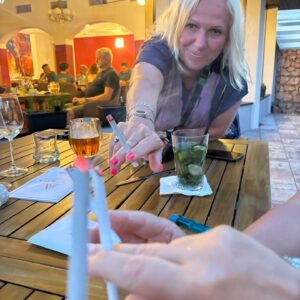 Nela Boudová Instagram - Děkuji “mým Bali holkám” za bezva víkend. Je krásné vidět, kam směřuje náš život a kam jsme se za těch pár měsíců všechny posunuly. Jste úžasný a dík za vzájemné sdílení.💕 A Dance za hřebíčkové cigarety.😃
#bezvacas #koucink #ženy #voda #vino  #prazdniny #slunce #welness #plavani #bali