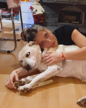 Nela Kailová Instagram - Miluji tě…. 16 let se mnou miláčku můj🙏🏻❤️ věřím, že už se budeš mít dobře🙏🏻🕊️DOROTKO❤️🕊️🐶 Nikdy nezapomenu!