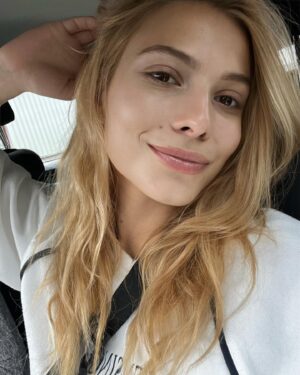 Nela Kailová Instagram - 🙏🏻🖤

„Nikdo ať tě nepodceňuje pro tvé mládí. Naopak, buď pro věřící příkladem ve slovu i skutku, v lásce, víře a čistotě.“
‭‭