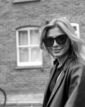 Nela Kailová Instagram - 🖤

📸 @kailova_anet 
#portret #london #moment
