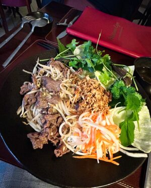 Nela Kailová Instagram - Dneska jsem měla možnost se najíst v jedné z nejlepších vietnamských restaurací v Praze❤️ Bylo to v @madamelynrestaurant 🙏🏻❤️
Upřímně jsem se takhle dobře dlouho nenajedla 👑 byl to úžasný zážitek plný chutí🙏🏻 Bylo to nezapomenutelný a určitě restauraci všem doporučuji!!!!🙏🏻❤️
Děkuji!❤️
#food #vietnamesefood