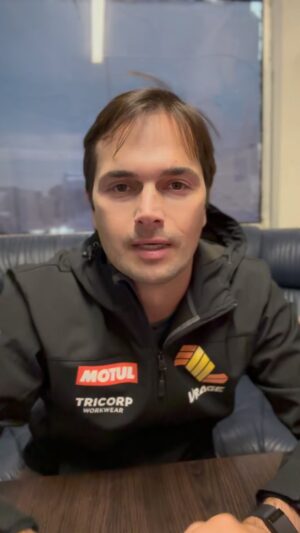 Nelson Piquet Jr. Instagram - Meu novo @bellracinghq feito pelos parceiros @sidspecialpaint @caldatodesign para temporada 2024 da @elms_official