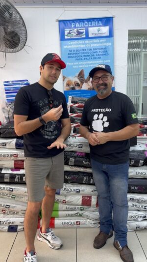 Nelson Piquet Jr. Instagram - Acabamos de trazer as doações aqui na @protecaoanimalresgate 

Obrigado @uniquesuperpremium  pela doação !

Vamos ajudar para batermos 1 tonelada na semana que vem pessoal!