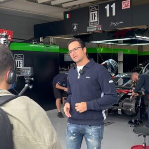 Nelson Piquet Jr. Instagram - VEM COISA BOA POR AÍ! Estamos em Interlagos para gravar conteúdos especiais no FIA World Endurance Championship. Depois de dez anos, o campeonato retorna a um dos circuitos mais icônicos do mundo. 🇧🇷

#WEC #6HSaoPaulo @fiawec_official @pod.360 #pelaspistaspodcast