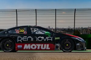 Nelson Piquet Jr. Instagram - Registros do último dia da terceira etapa, até mais Interlagos, Estamos chegando Cascavel! 🏁
.
.
.
#race #stockcar #piquet

📸 @josemariodias
