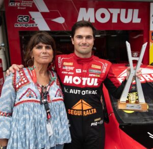 Nelson Piquet Jr. Instagram - Feliz dia das mães!

Happy mothers day!