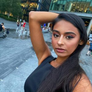 Nelufar Hedayat Instagram - I took this pic accidentally showing my girlfriends how to take nonchalant photos and they are right. I suck at it.