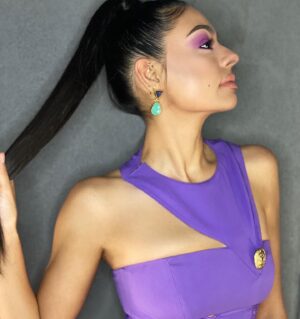 Nelufar Hedayat Instagram - “Painting the town 🟣”⁣
⁣
Swipe left to see!!! #lookbook #quaranqueen day IV !!! Each day I’ll be posting images from little fashion shoots me and my sister @fatemahedayat did cos we were agonisingly bored. Fatema was creative director, stylist photographer. I did hair and makeup! ⁣⁣⁣⁣
⁣⁣⁣⁣
Please note: These photos have been edited. I DO NOT look like this irl 💁🏽‍♀️