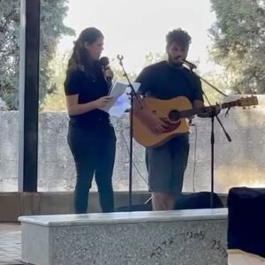 Neta Riskin Instagram - Gefen Kaminer is a young actress and artist I’ve been honored to work with last year. 
On 7.10.23 her uncle Shmulik Weis was murdered in the massacre in kibbutz Be’eri and her aunt Judith was abducted to Gaza. 
Shmulik’s funeral was held today. Their son, Daniel, and his cousin Gefen sang Shmulik’s favorite song in his memory. 
My heart is with them and with all families who have lost their loved ones and with all people who are held hostage in Gaza. 
Never forget 💔
#bringthemback 

@gefen.kaminer @photo.idit