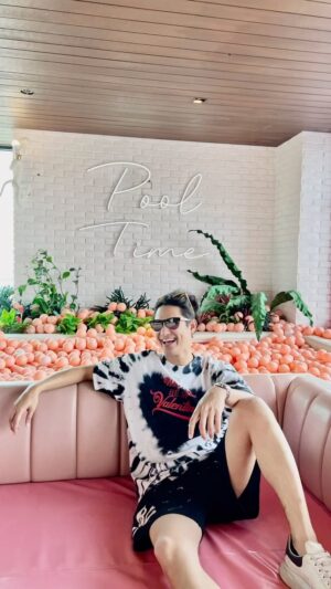 Nha Suwanon Instagram - Mytt Pattaya & Pippa มาพัทยากี่ครั้งก็พักที่นี้ทุกครั้ง เพราะห้องสวย sae view และมีRoofTopในตัว ชิวที่Pippaเสร็จเดินมานอนต่อที่ห้องสบายเลย @myttpattaya @pipparestaurant 😁👍🏻