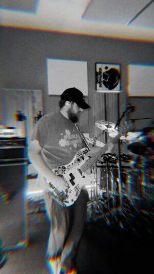 Nic Collins Instagram - THE thunderous low end weapon @yang_waingarten 🧨 

#Rock #AlternativeRock #HardRock
#ProgressiveRock #Band #Drums #Guitar #Bass