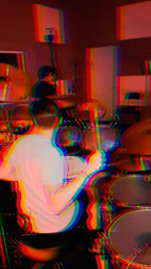 Nic Collins Instagram - ~ 💆‍♂️ @betterstrangers.wav 💆‍♂️ ~

@gretschdrums @dwdrums @sabiancymbals @promarksticks @remopercussion @rolandglobal @porter_and_davies

#Rock #HardRock #ProgressiveRock #AlternativeRock #Band #Drums #Bass #Guitar #Singer